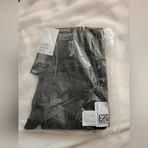H&M Super Skinny Regular Waist with Super  Stretch Jeans - Picture 8 of 9